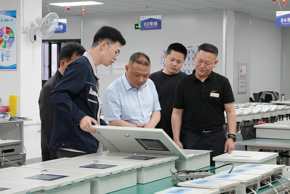 東至縣委常委、政法書(shū)記一行蒞臨我司參觀考察
